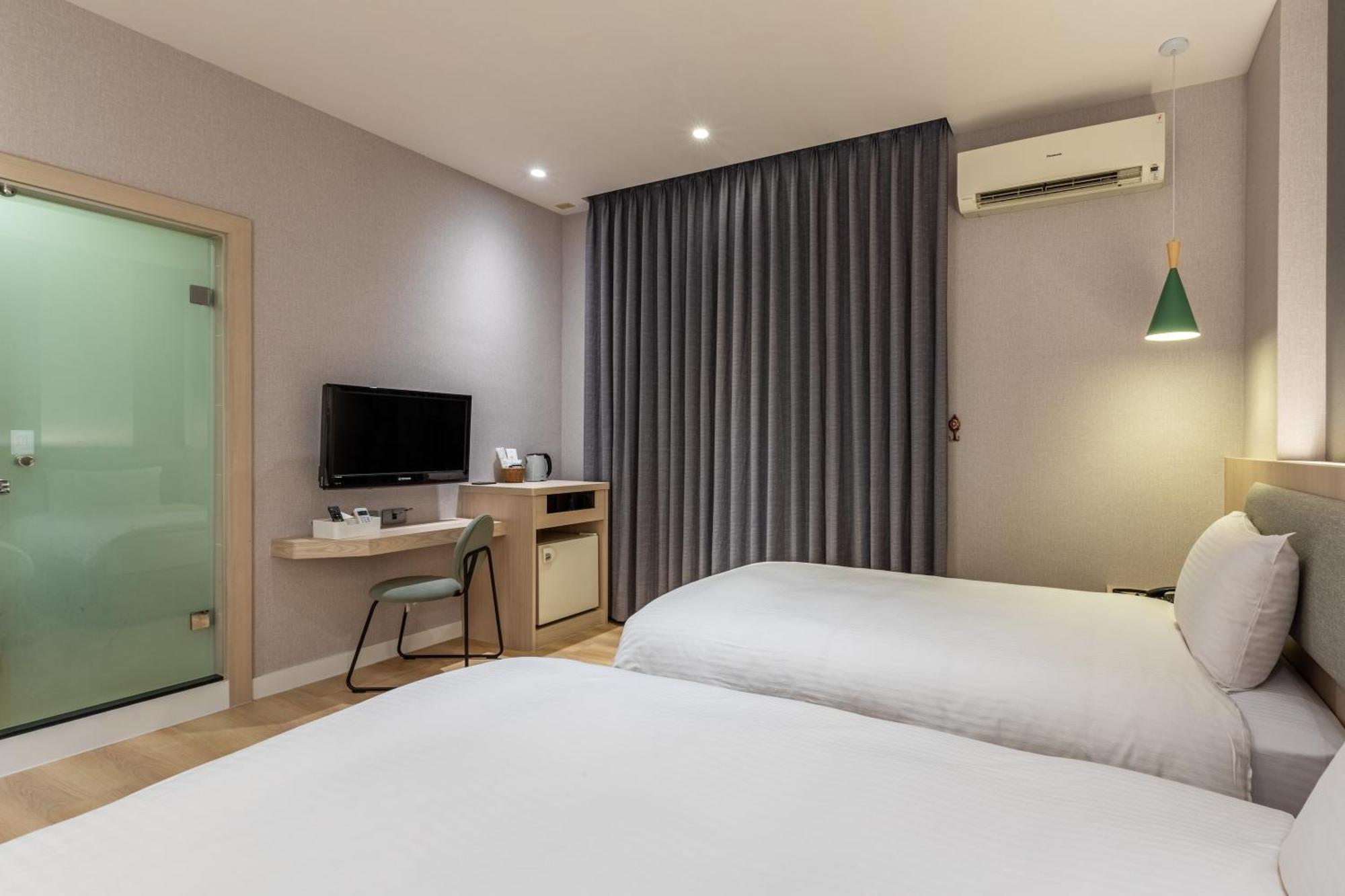 Fu Hsiang Hotel Yilan Oda fotoğraf